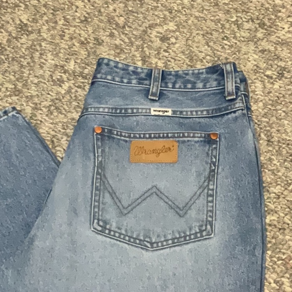 Wrangler high rise straight light wash jeans size 31